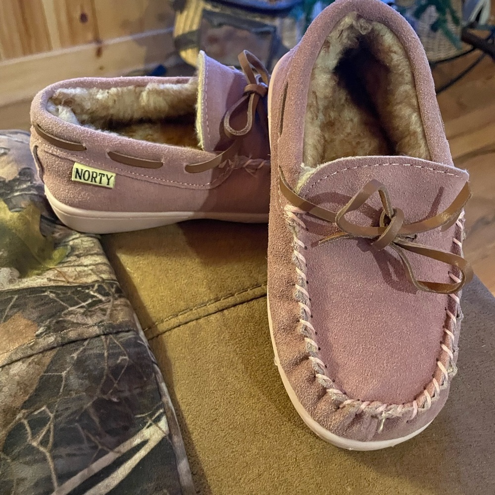 Norty pink lined slippers kids size 13 like new